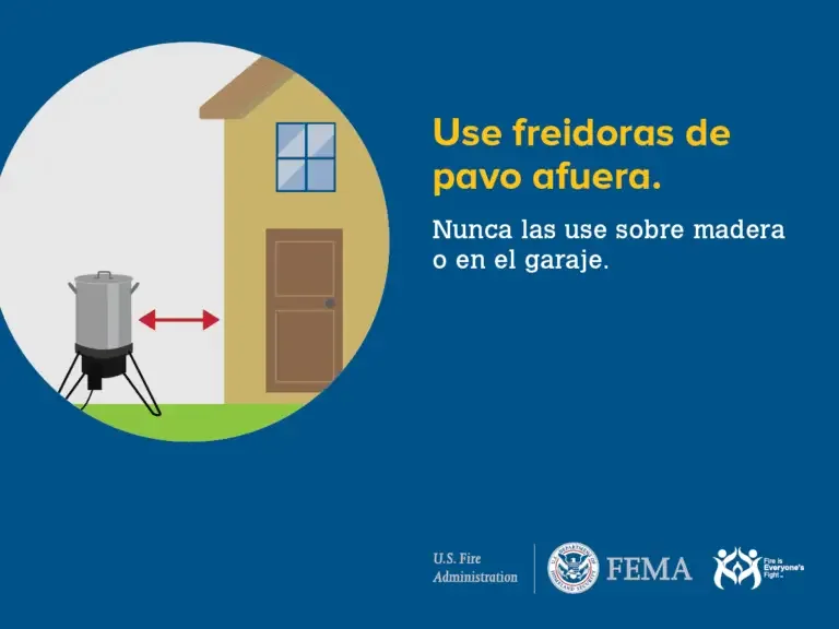 Imagen informativa sobre seguridad en la cocción de pavos: se muestra un freidora de pavo al aire libre, lejos de la casa, con la advertencia de no usarla sobre madera o en el garaje, un mensaje de precaución de la administración de incendios de ee. uu. y fema.