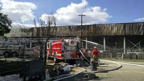 Engine, Foam and Chiefs Run 9 Building Fire