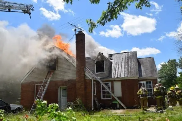 Truck and Chief Runs 30 House Fire