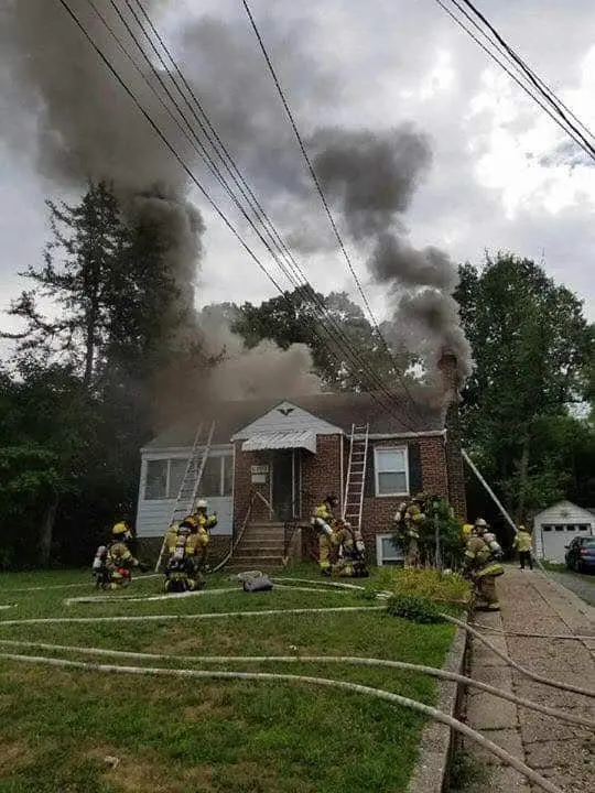Truck, Chief, and Deputy Chief Run 14 House Fire