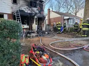 Engine and Chief Take 1st Due at House Fire