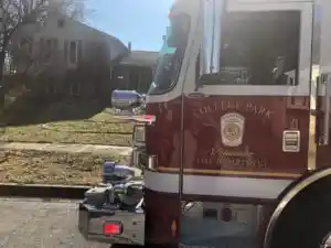 Combination Volunteer and Career crew run First Due Engine to House Fire